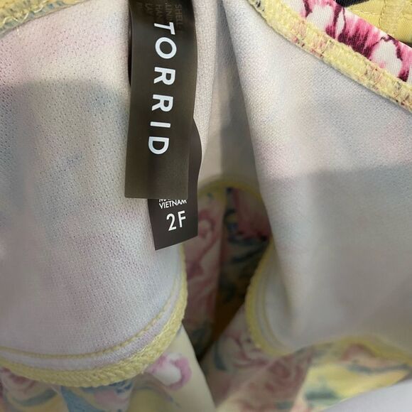 Torrid Swimwear Women’s Tankini Swim Top Size 2F Yellow Floral Padded Underwire - Picture 5 of 8